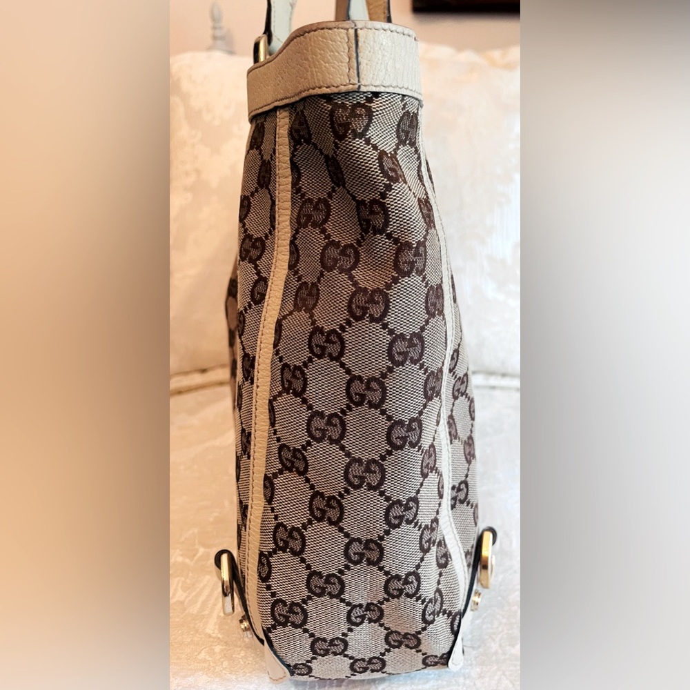 Gucci Beige and Brown GG Canvas Tote. Good condition. Authenticity card provided - Picture 13 of 14